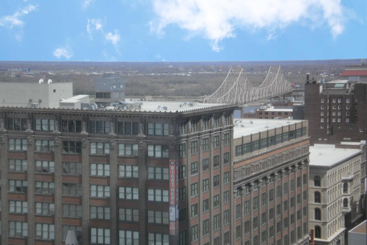 Отель Marriott St. Louis Grand Экстерьер фото
