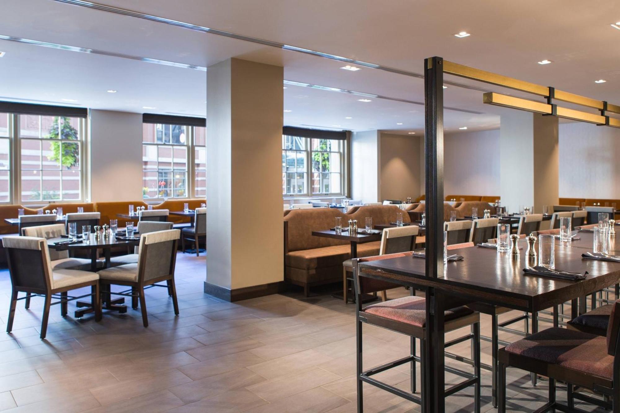 Отель Marriott St. Louis Grand Экстерьер фото